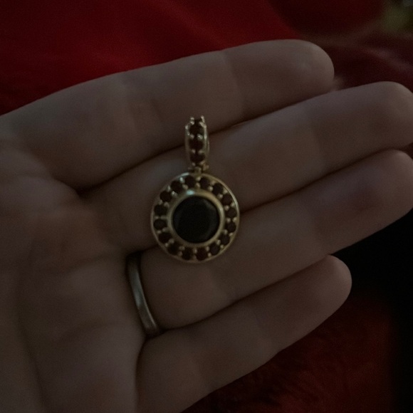 Precious solid gold and garnet medallion - Picture 1 of 1